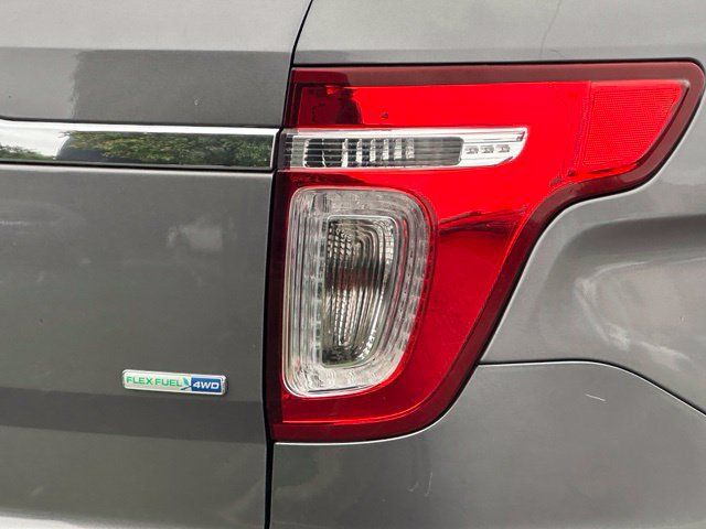 Used 2014 Ford Explorer XLT w/ Equipment Group 202A AWD/4WD image 13