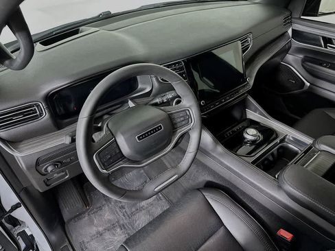 Used 2023 Jeep Wagoneer Series III w/ Preferred Equipment Group image 2