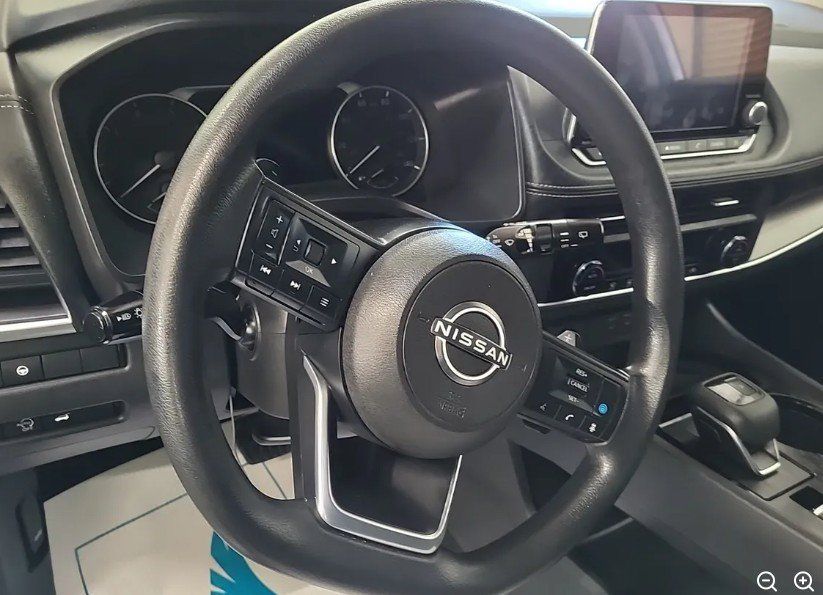 Used 2024 Nissan Rogue SV AWD/4WD image 4