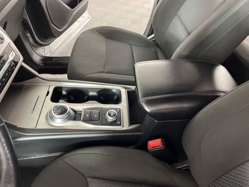 Used 2022 Ford Explorer XLT image 30