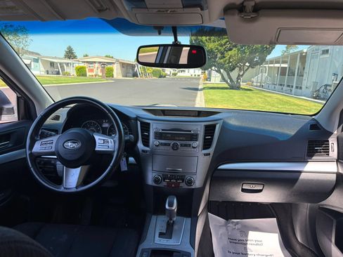 Used 2011 Subaru Outback 2.5i Premium AWD/4WD image 4