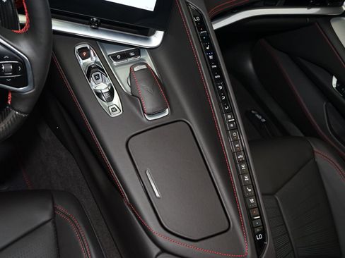 Used 2024 Chevrolet Corvette Z06 RWD image 18