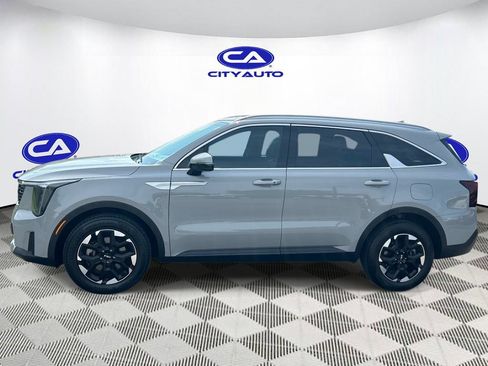 Used 2025 Kia Sorento S FWD image 8