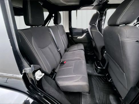 Used 2017 Jeep Wrangler Unlimited Sahara image 23