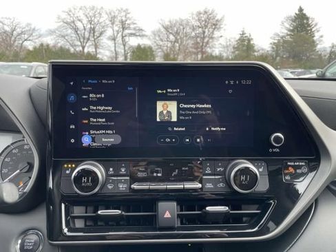 Used 2023 Toyota Highlander XLE image 28