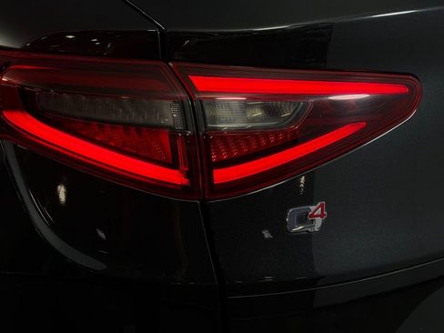 Used 2023 Alfa Romeo Stelvio Veloce AWD/4WD image 10