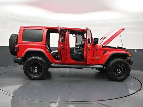 Used 2018 Jeep Wrangler Unlimited Sahara w/ LED Lighting Group AWD/4WD image 32