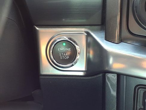 Certified 2022 Ford F150 Lariat w/ Equipment Group 502A High image 26