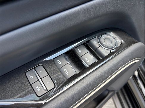 Used 2022 Cadillac Escalade Luxury RWD image 24