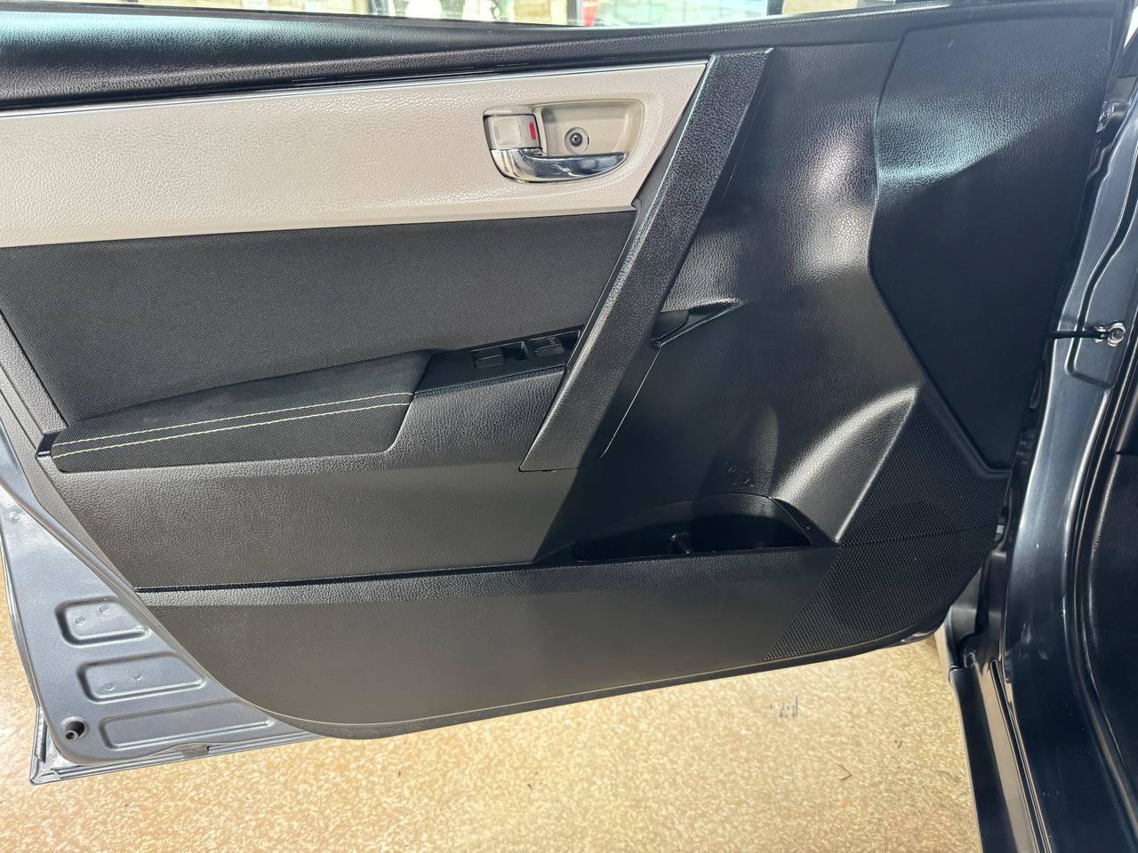 Used 2019 Toyota Corolla LE FWD image 16