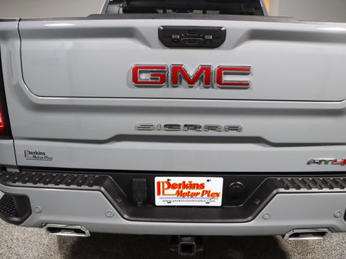 Used 2024 GMC Sierra 1500 AT4 w/ Technology Package AWD/4WD image 9