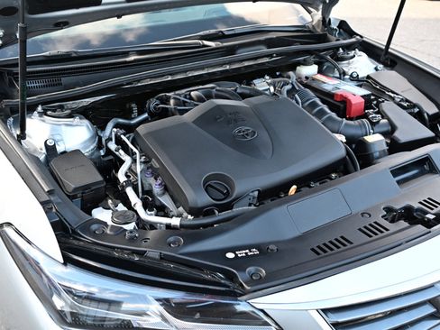 Used 2019 Toyota Avalon Limited image 49