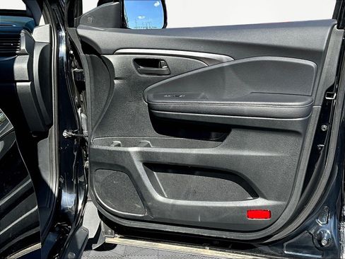 Used 2025 Honda Ridgeline Sport image 29