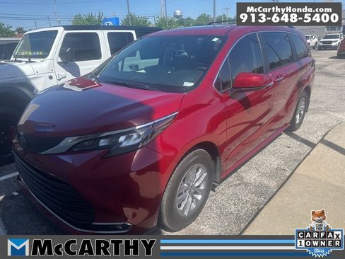 Used 2024 Toyota Sienna XLE w/ XLE Plus Package AWD/4WD image 1