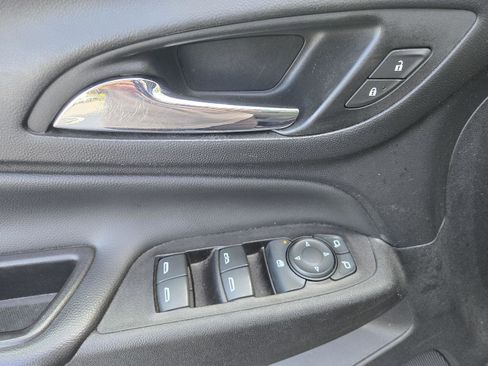Used 2019 Chevrolet Equinox LT FWD image 15
