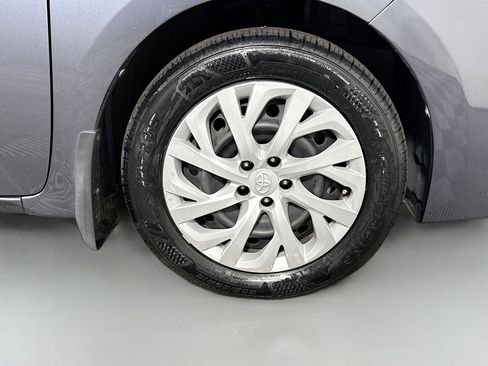 Used 2018 Toyota Corolla LE w/ Carpet Mat Package (TMS) FWD image 31