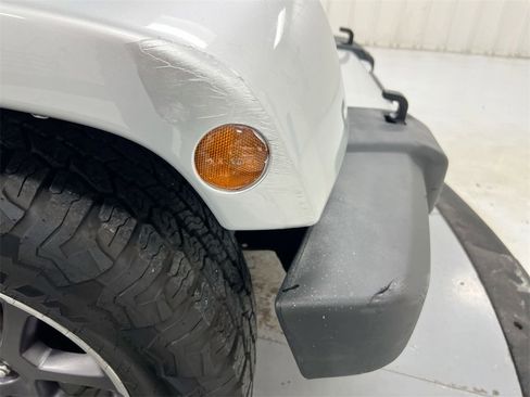 Used 2011 Jeep Wrangler Sahara image 29