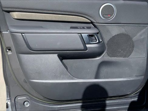 Used 2023 Land Rover Discovery Metropolitan Edition image 20