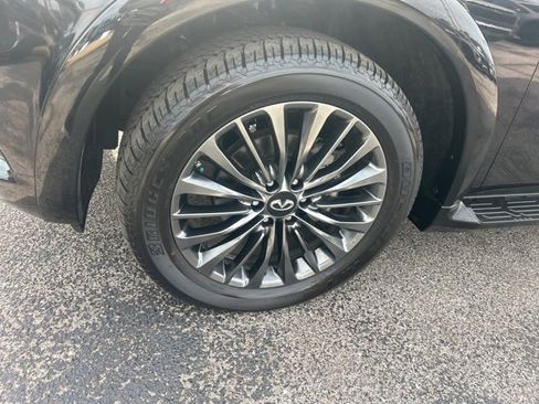 Used 2024 INFINITI QX80 Sensory image 10