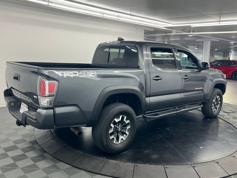 Used 2021 Toyota Tacoma TRD Off-Road w/ Technology Package image 4