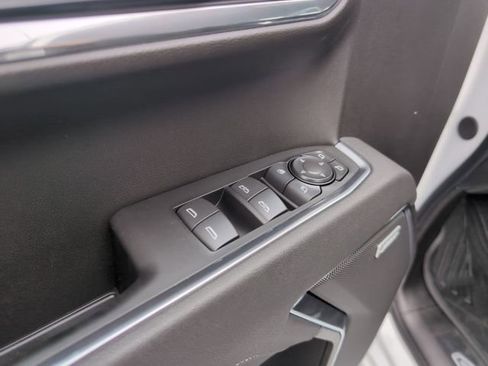New 2026 GMC Sierra 1500 SLT image 17