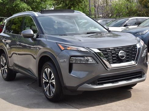 Used 2021 Nissan Rogue SV w/ Premium Package image 4