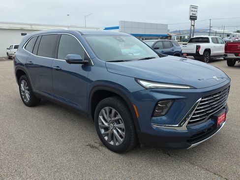 Used 2025 Buick Enclave Preferred FWD image 2