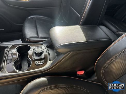 Used 2023 GMC Acadia AT4 w/ Technology Package image 22