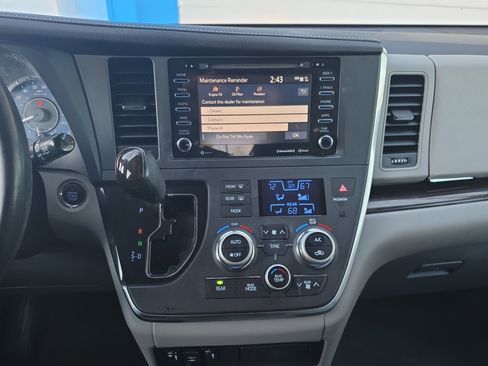 Used 2018 Toyota Sienna XLE Premium image 26