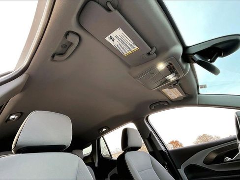 Used 2023 GMC Terrain SLE image 17