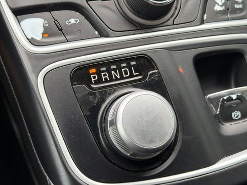 Used 2016 Chrysler 200 Limited FWD image 19