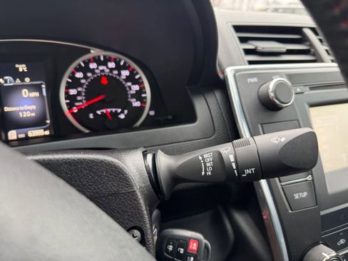 Used 2017 Toyota Camry SE image 18