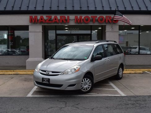 Used 2010 Toyota Sienna CE FWD image 2