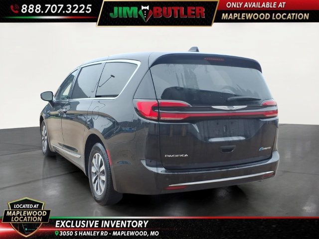 Used 2023 Chrysler Pacifica Limited FWD image 2