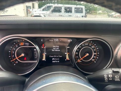 Used 2020 Jeep Wrangler Unlimited Sahara AWD/4WD image 23