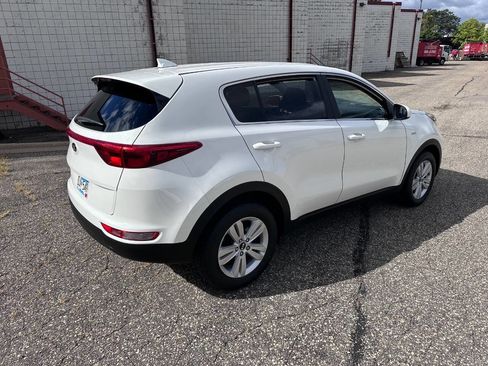 Used 2019 Kia Sportage LX image 3