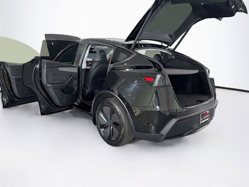 Used 2026 Tesla Model Y 2WD image 40