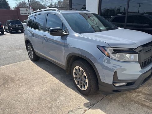 Used 2025 Honda Passport TrailSport image 1