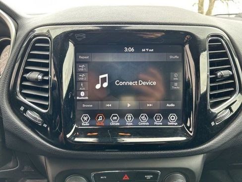 Used 2020 Jeep Compass Limited AWD/4WD image 22