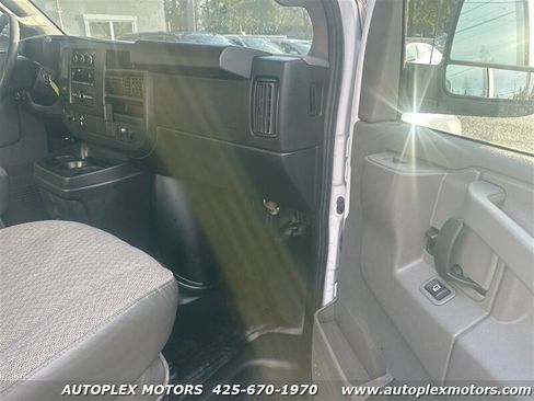 Used 2017 Chevrolet Express 2500 image 9
