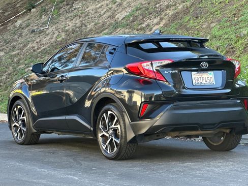 Used 2020 Toyota C-HR XLE image 6