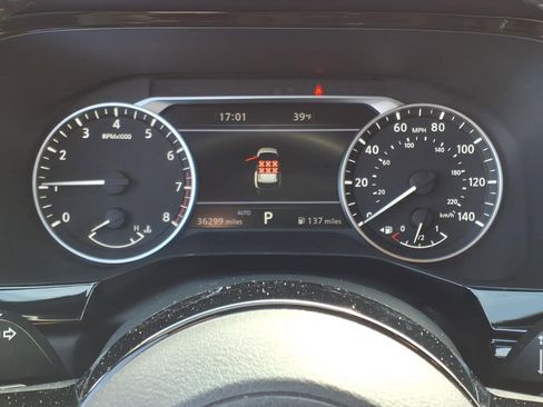 Used 2022 Nissan Pathfinder SL w/ SL Black Package image 24