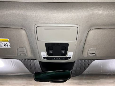 Used 2025 Honda Pilot Touring image 17