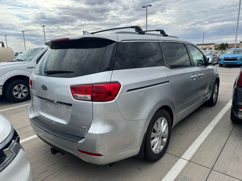 Used 2015 Kia Sedona EX FWD image 4