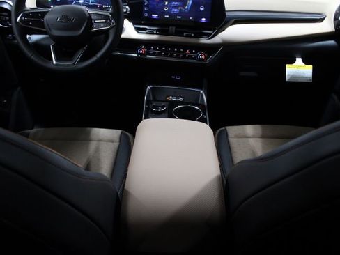 New 2026 Chevrolet Equinox ACTIV w/ Convenience Package III AWD/4WD image 30