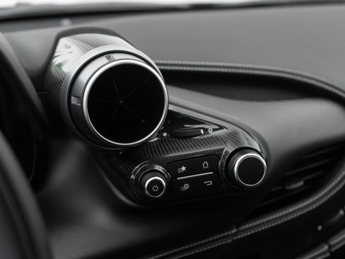 Used 2022 Ferrari F8 Tributo image 22