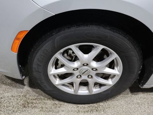 Certified 2024 Chrysler Pacifica Touring-L image 11