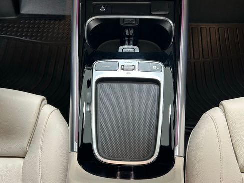 Used 2025 Mercedes-Benz GLA 250 4MATIC image 23