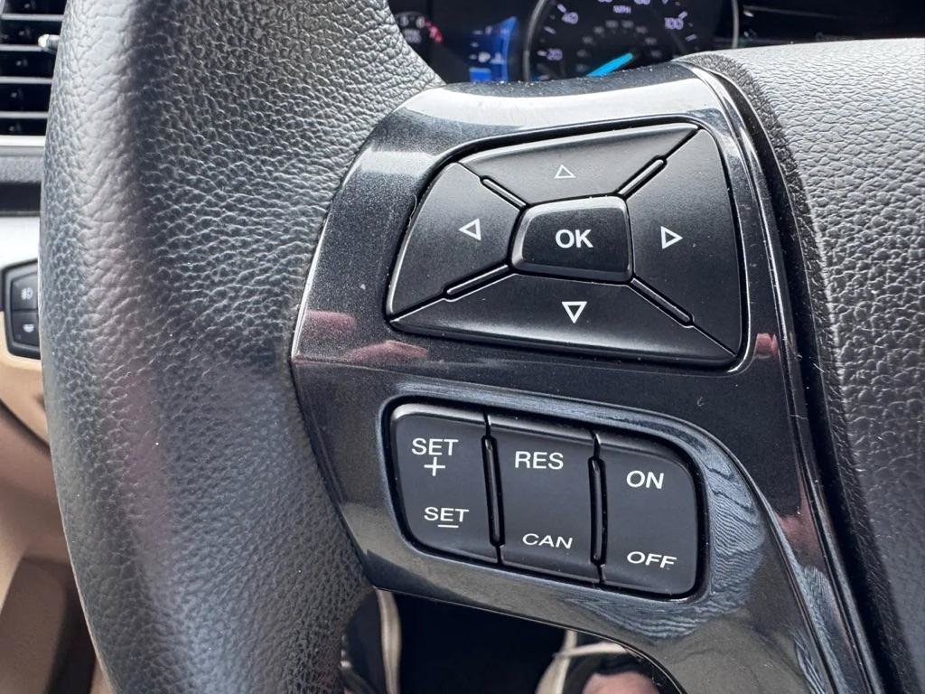 Used 2017 Ford Explorer XLT w/ Equipment Group 201A FWD image 13