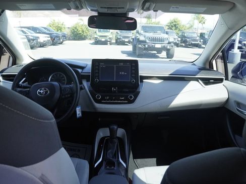 Used 2020 Toyota Corolla LE w/ Carpet Mat Package (TMS) FWD image 28